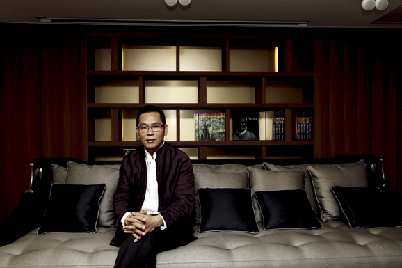 莹玮艺术翡翠文化博物馆馆长胡焱荣