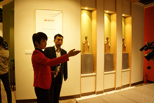 CCTV时尚风向标走进四国化成硅藻泥